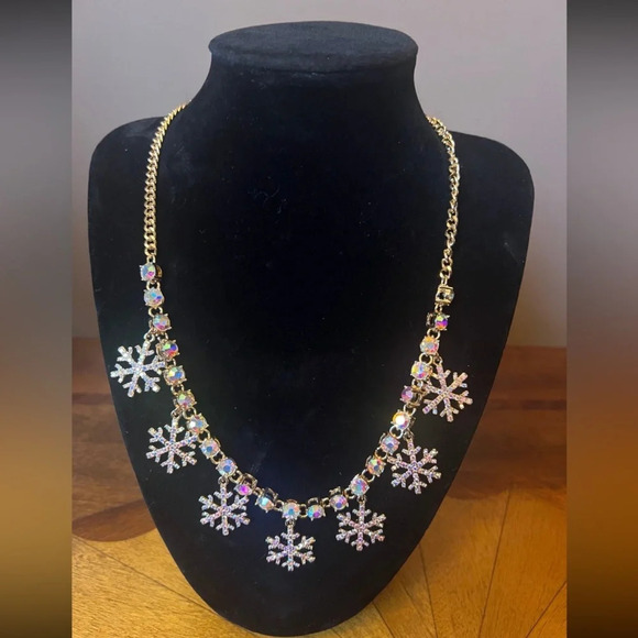 BETSEY JOHNSON Christmas Holiday Snowflake Crystal Earrings & Necklace NEW NWT - Picture 2 of 11